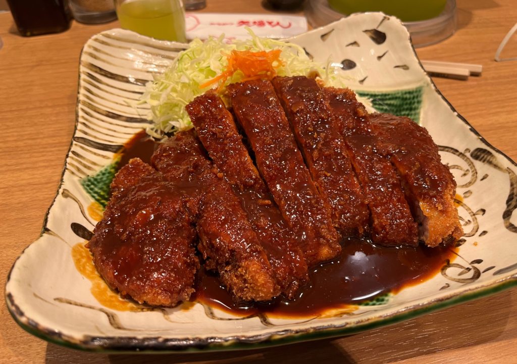 名古屋の名店　矢場とん　東京駅店　たわらとんかつがおすすめです